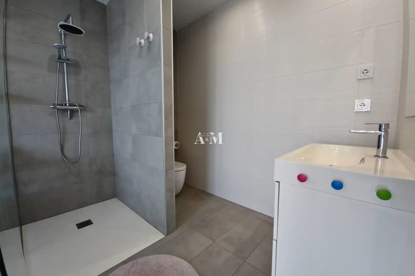 Badezimmer von Haus oder Chalet zur Miete in Dolores mit Heizung, Privatgarten und Terrasse