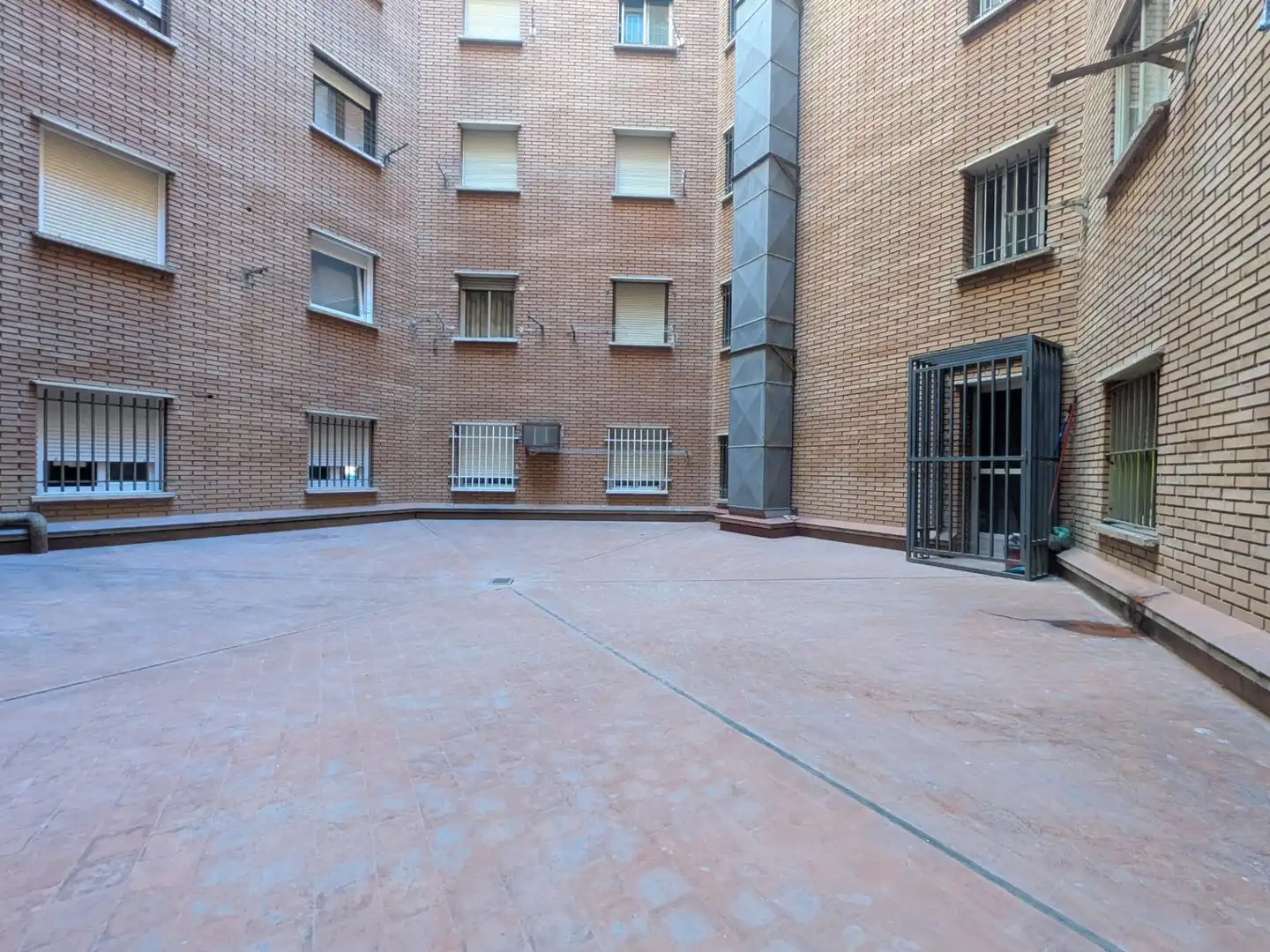Parking de Dúplex en venta en Alcalá de Henares con Aire acondicionado