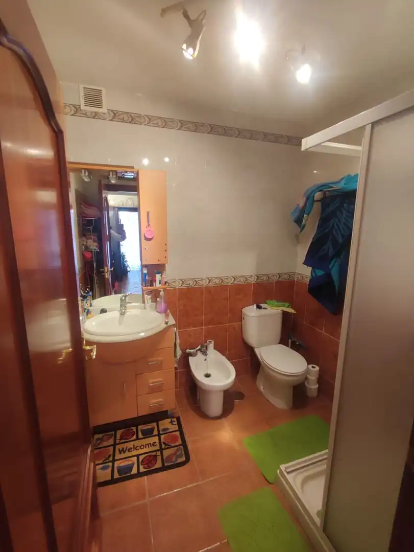 Badezimmer von Maisonette zum Verkauf in Casas del Castañar mit Möbliert und Balkon