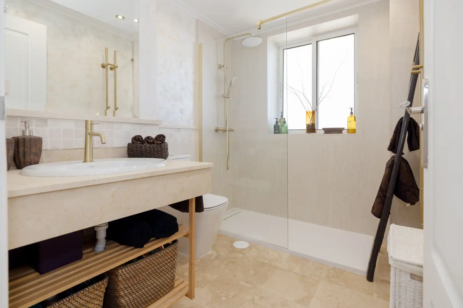 Badezimmer von Wohnung zum Verkauf in Marbella mit Klimaanlage, Heizung und Terrasse