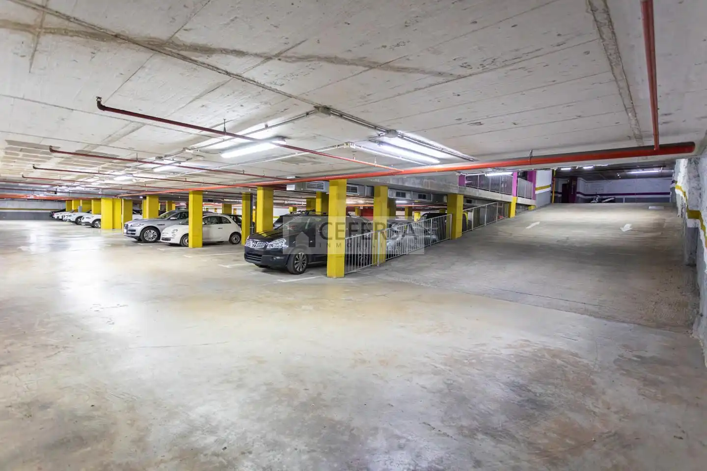 Parkplatz von Wohnung zum Verkauf in Barcelona mit Klimaanlage, Parkett und Terrasse
