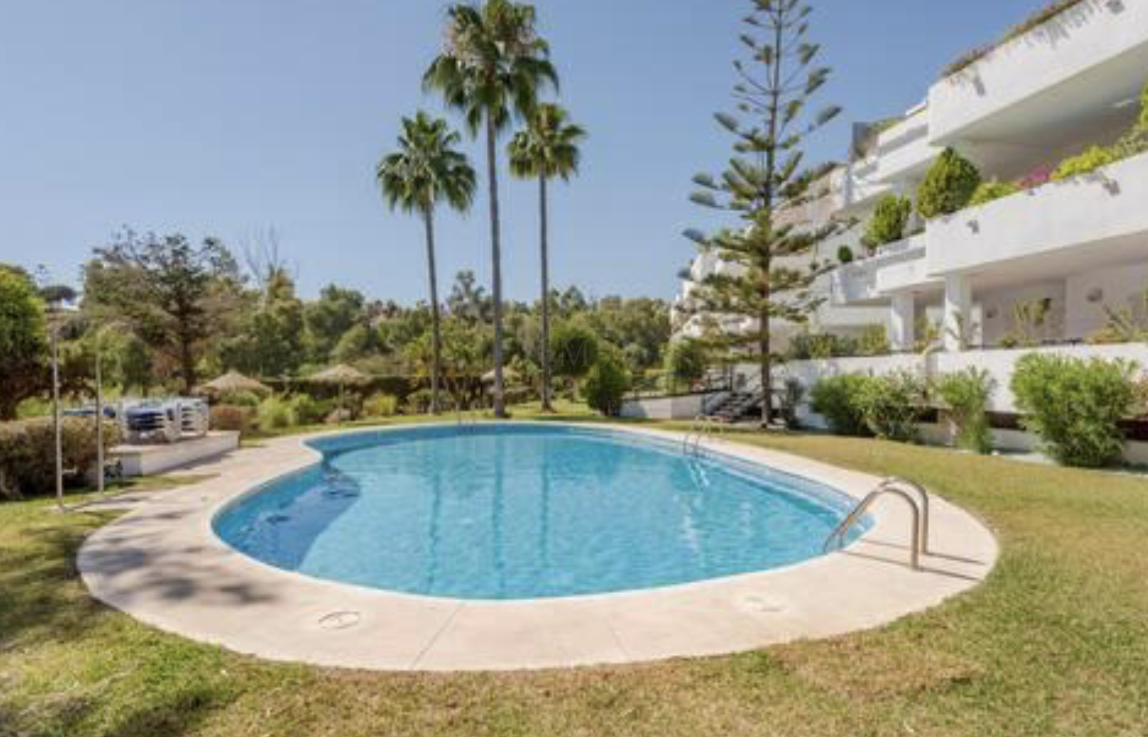 Jardín de Ático de alquiler en Marbella con Aire acondicionado, Terraza y Piscina