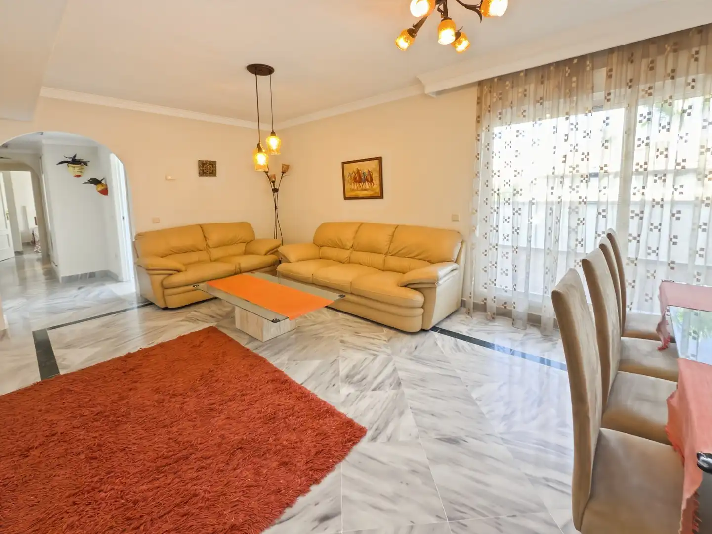 Sala d'estar de Àtic en venda en Marbella amb Aire condicionat, Terrassa i Piscina comunitària