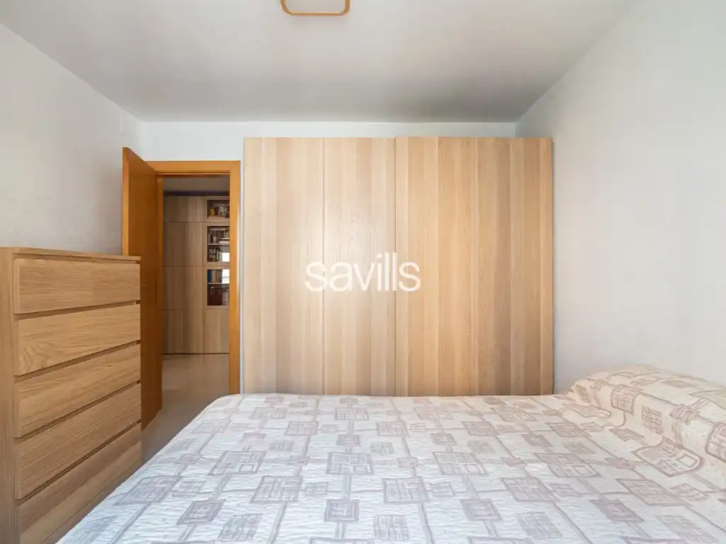 Dormitori de Apartament en venda en L'Hospitalet de Llobregat amb Aire condicionat