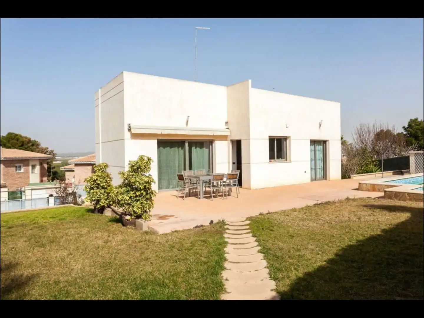 Exterior view of Houses for rent in Chiva  with Air Conditioner, Heating and Terrace