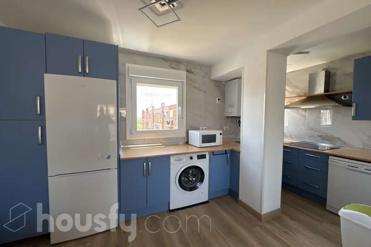Kitchen of Flat for rent in Madrid  with Air Conditioner, Heating and Parquet flooring