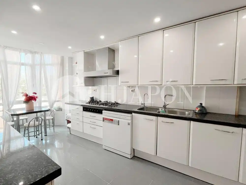 Cocina de Casa adosada en venta en El Masnou con Calefacción, Jardín privado y Terraza
