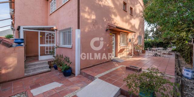 Casa adosada en Venta en Pueblo