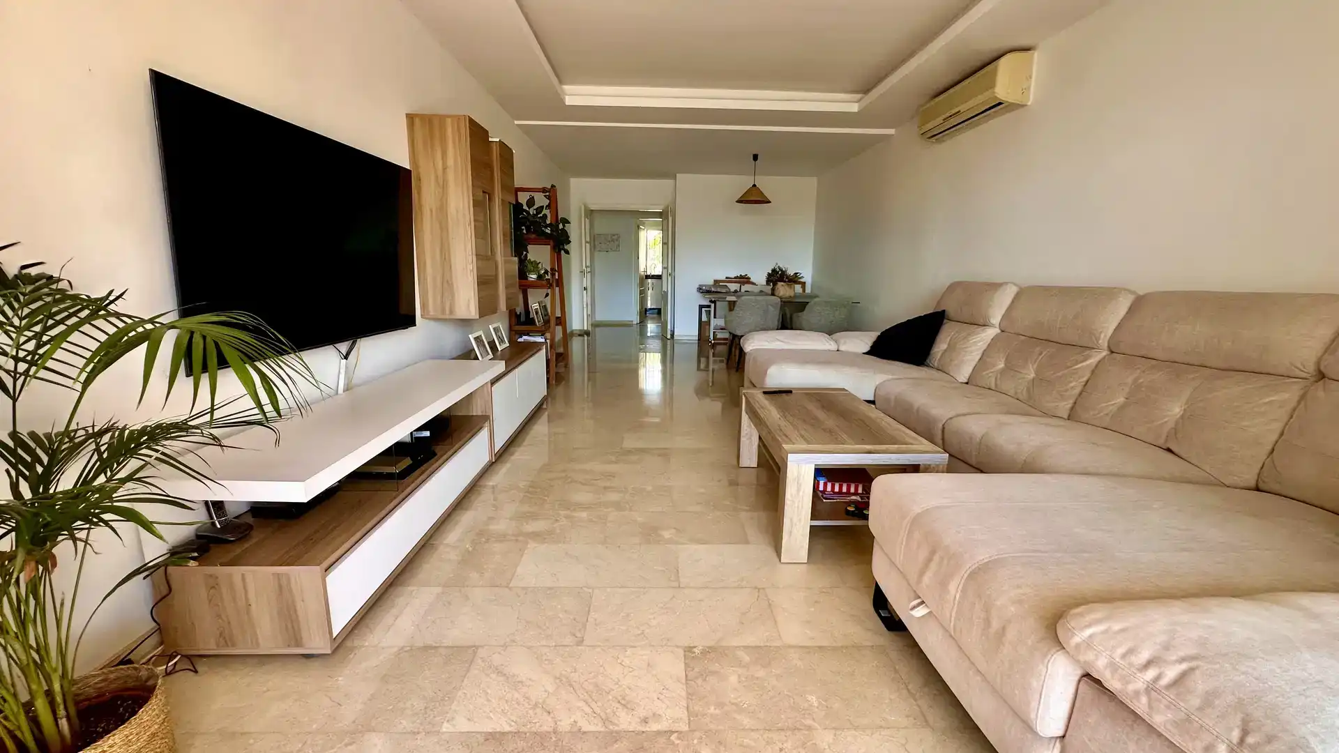 Living room of Flat for sale in Estepona  with Air Conditioner and Swimming Pool