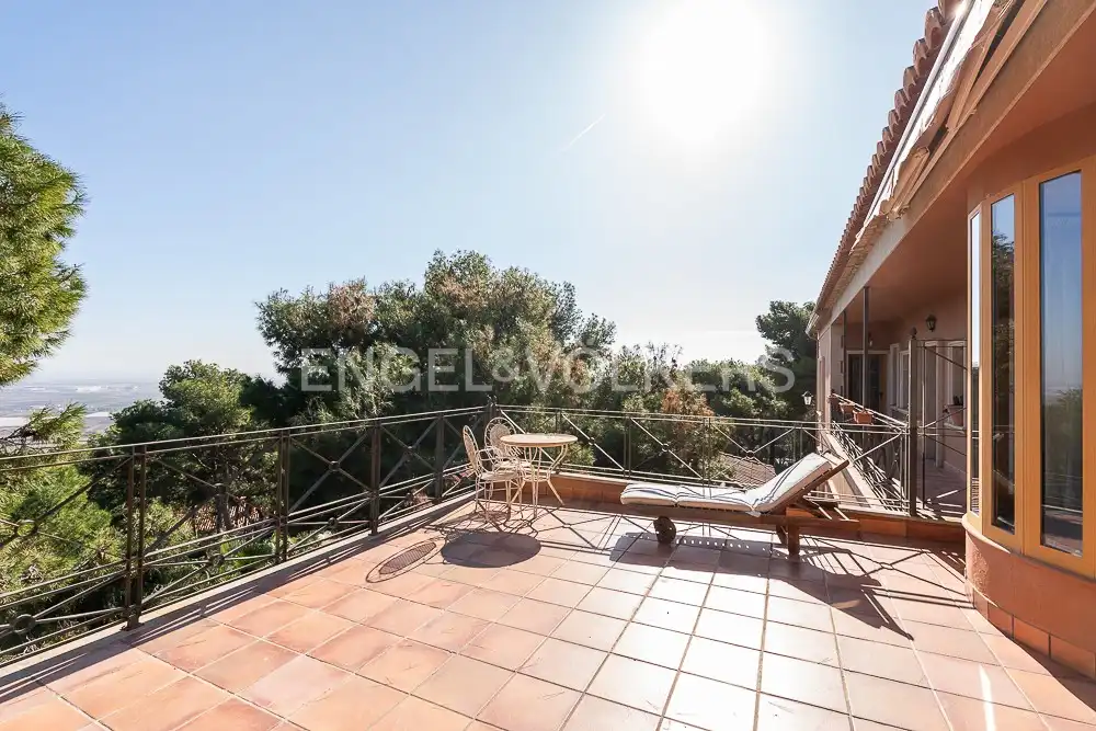 Terrassa de Casa o xalet en venda en Sagunto / Sagunt amb Calefacció, Jardí privat i Parquet