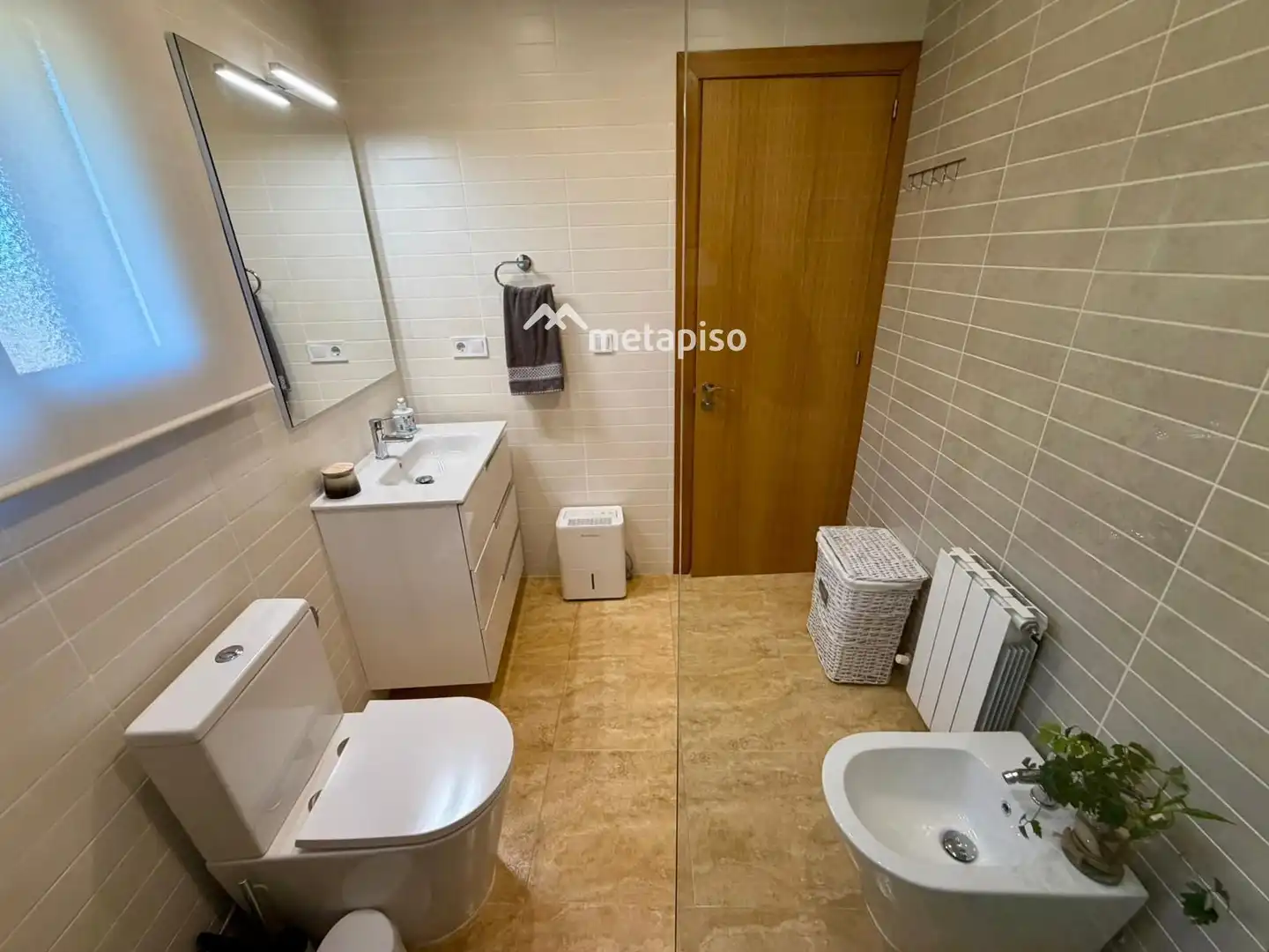 Baño de Casa adosada en venta en Santa Margarida I Els Monjos con Aire acondicionado, Calefacción y Terraza