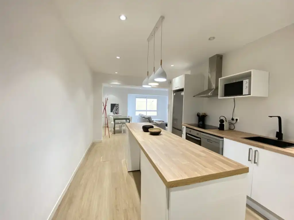 Flat for rent in Calle Escalante, Ensanche - Parque del Oeste