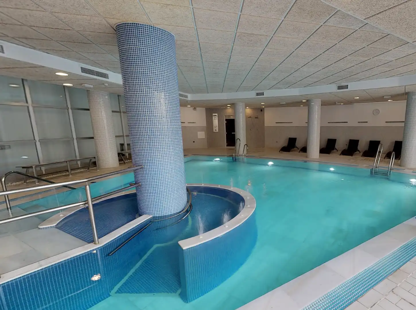 Piscina de Apartament de lloguer en Estepona amb Aire condicionat, Calefacció i Terrassa