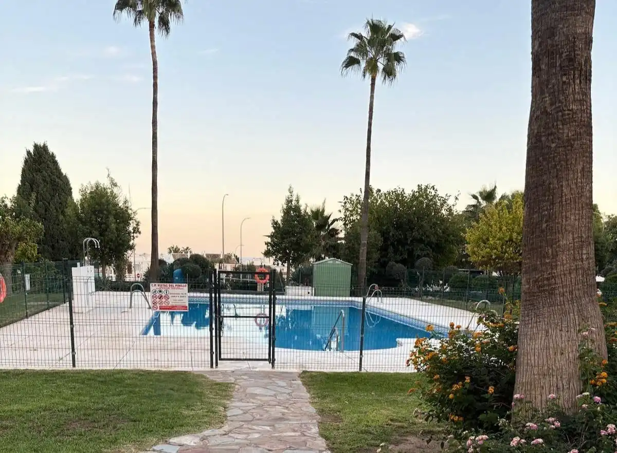 Piscina de Pis en venda en El Pinillo 