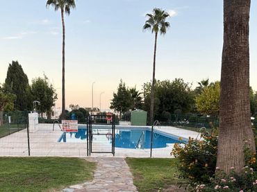 Piso con piscina en venta en El Pinillo