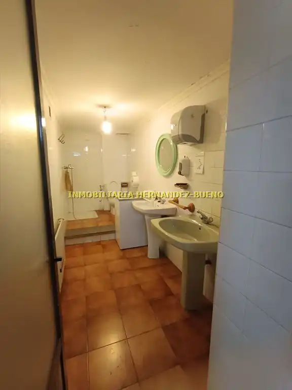 Badezimmer von Büro zur Miete in Salamanca mit Klimaanlage, Heizung und Möbliert