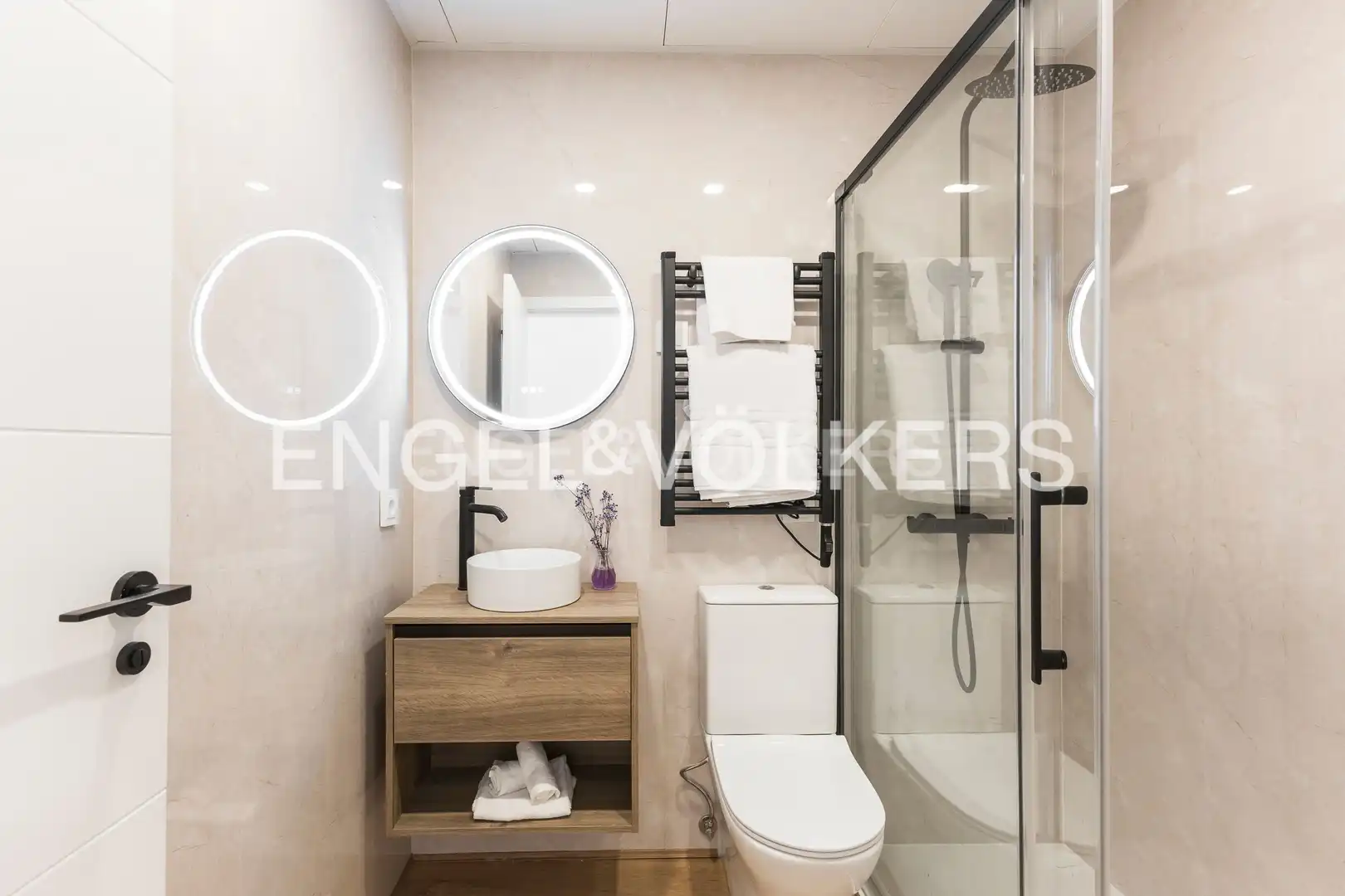 Bathroom of Flat for sale in Madrid  with Air Conditioner, Heating and Balcony