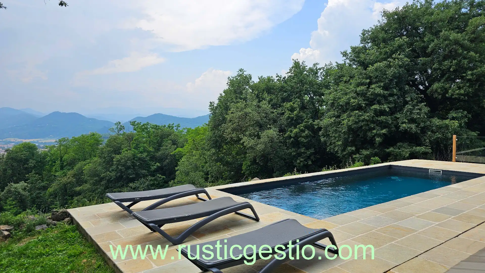 Piscina de Finca rústica en venta en Olot con Aire acondicionado, Jardín privado y Parquet