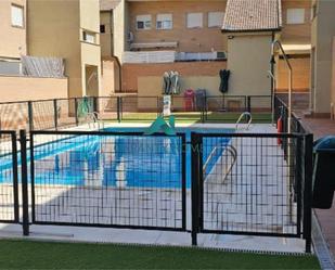 Piscina de Casa adosada en venda en Badajoz Capital amb Aire condicionat, Calefacció i Jardí privat