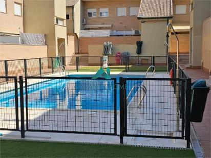 Swimming pool of Single-family semi-detached for sale in Badajoz Capital  with Air Conditioner, Heating and Private garden