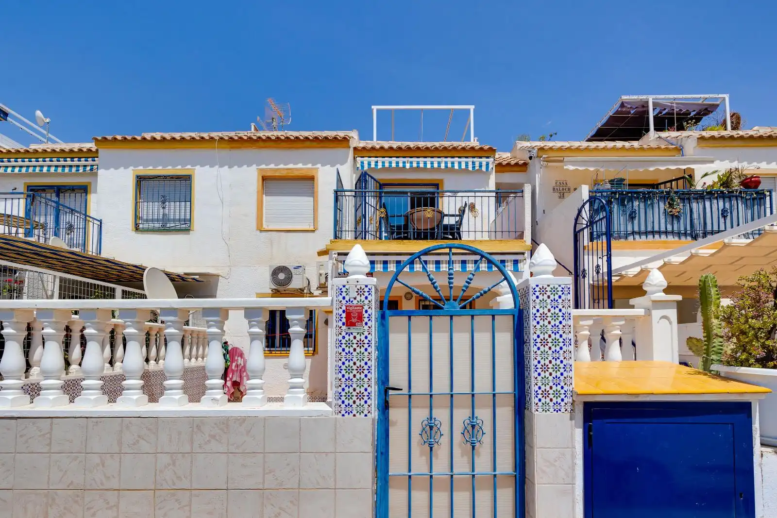 Vista exterior de Àtic en venda en Torrevieja amb Aire condicionat, Terrassa i Piscina