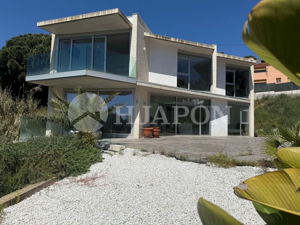Exterior view of House or chalet for sale in Alella  with Heating, Private garden and Terrace