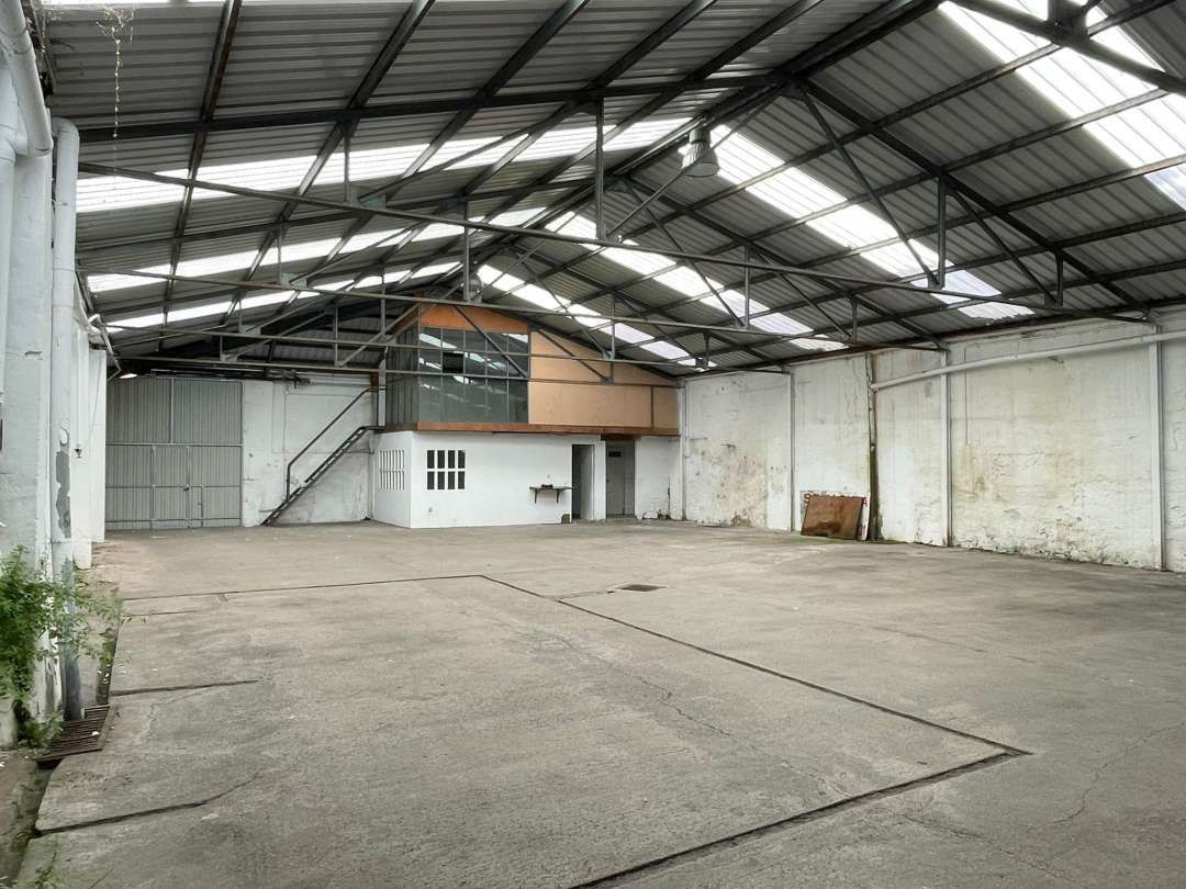 Nau industrial de lloguer en Santander