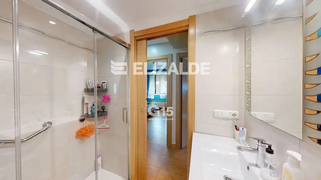 Baño de Piso en venta en Donostia - San Sebastián  con Calefacción, Trastero y Balcón