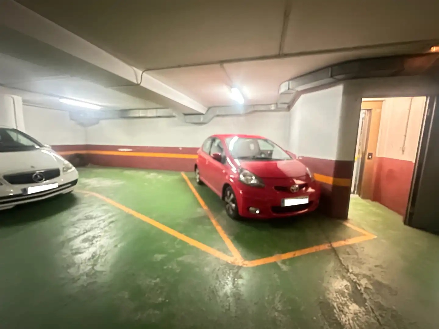 Aparcament amb ascensor en venda a Rúa de Gómez Ulla, imagen 2