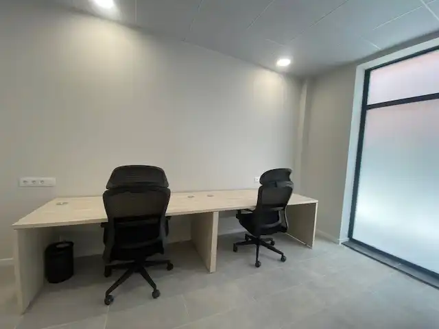 Büro zur Miete in L'Hospitalet de Llobregat mit Klimaanlage, Heizung und Möbliert