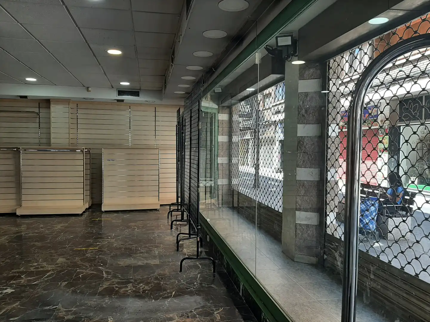 Local comercial de lloguer a Estación - Parque O'Donnell, imagen 6