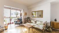 Sala d'estar de Apartament en venda en  Madrid Capital amb Aire condicionat, Calefacció i Parquet