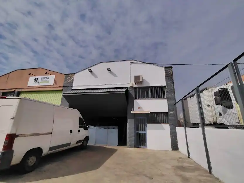 Vista exterior de Nau industrial en venda en Polinyà amb Calefacció