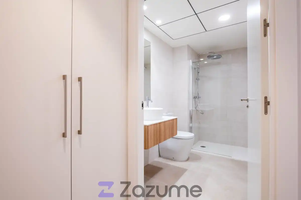 Badezimmer von Wohnung zur Miete in Zaragoza mit Klimaanlage, Heizung und Terrasse