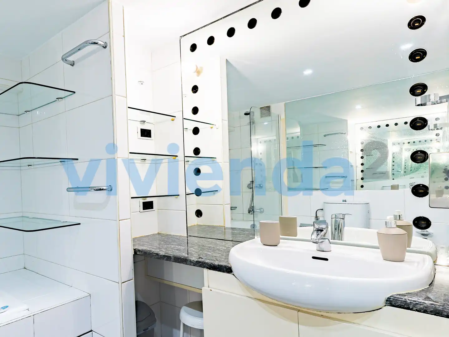 Badezimmer von Wohnung zur Miete in Madrid mit Heizung und Balkon