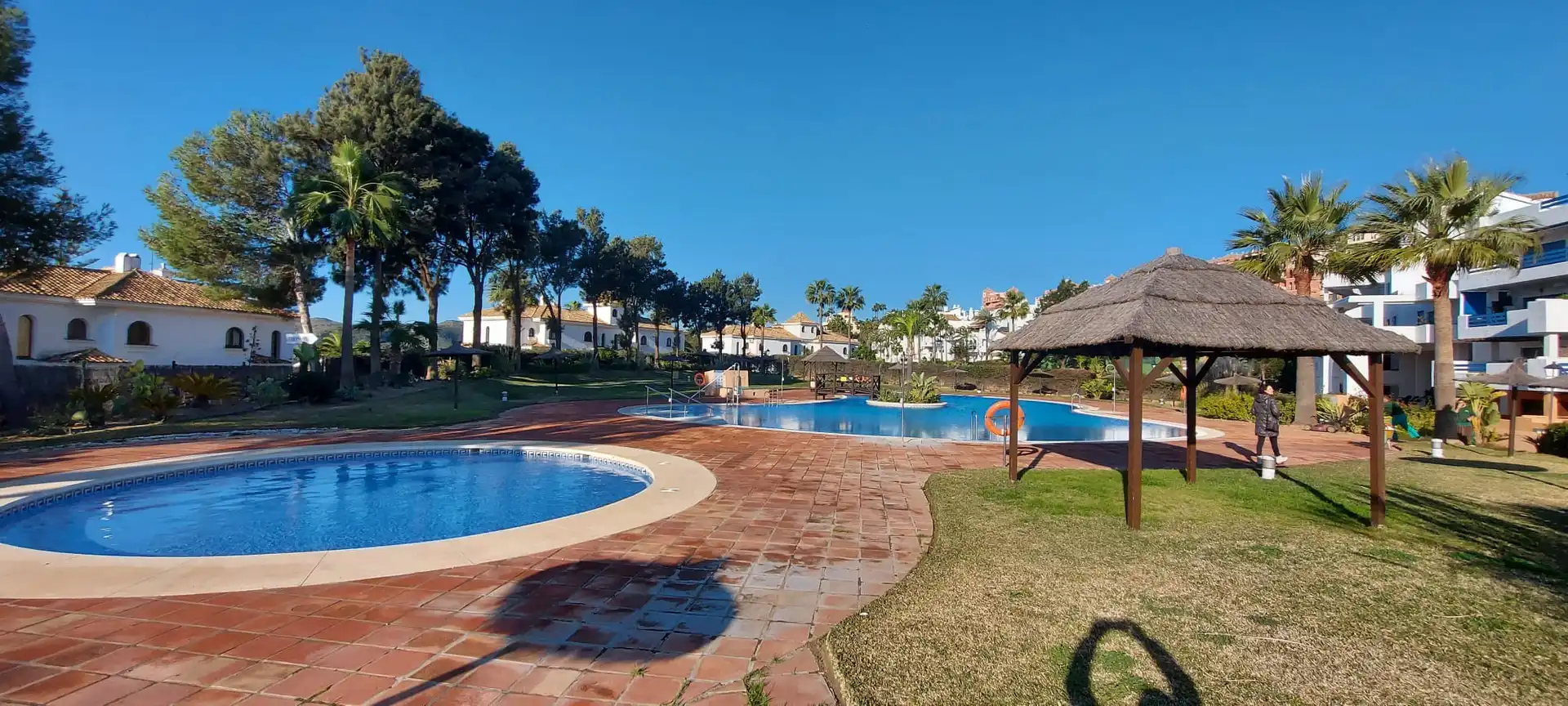 Piscina de Apartament en venda en Manilva amb Piscina