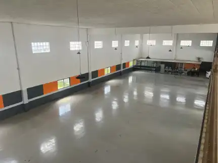 Fabrikhallen zur Miete in Ordes