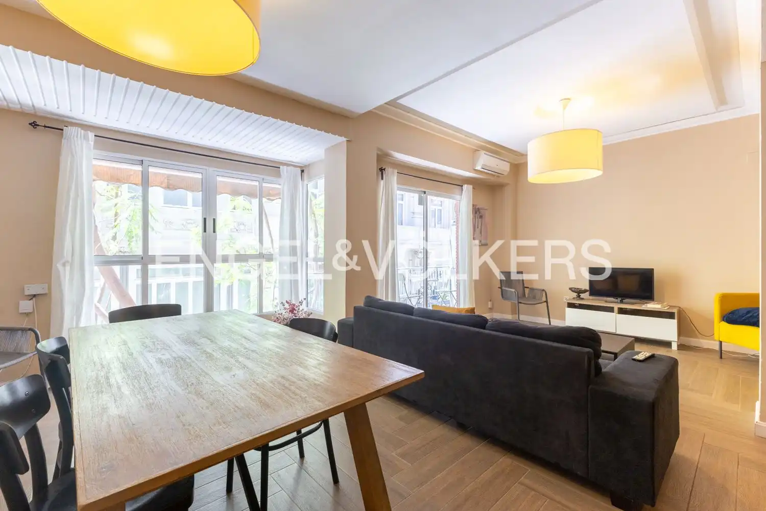 Außenansicht von Wohnung zur Miete in Valencia mit Klimaanlage, Heizung und Terrasse