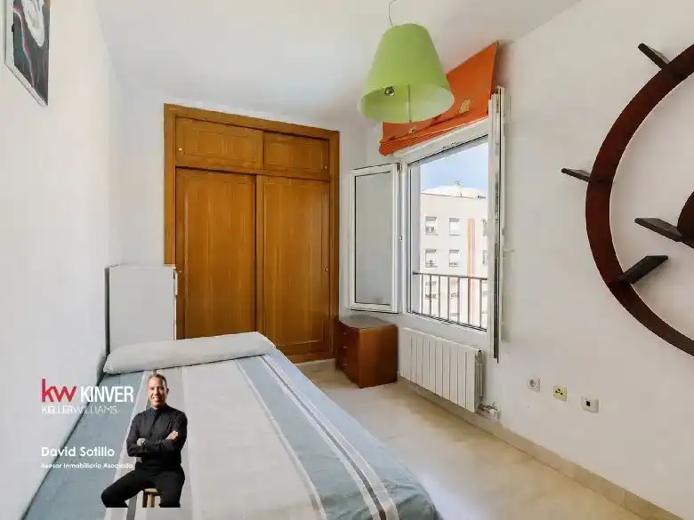 Dormitori de Pis en venda en  Granada Capital amb Aire condicionat i Piscina
