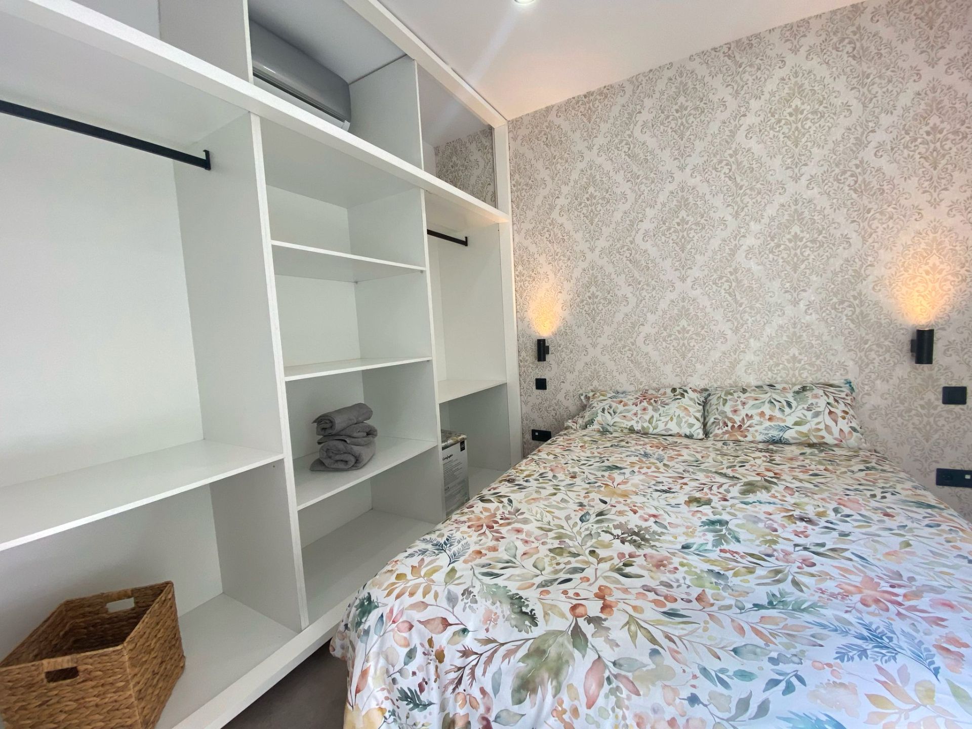 Bedroom of Attic to rent in Las Palmas de Gran Canaria  with Air Conditioner, Furnished and Oven