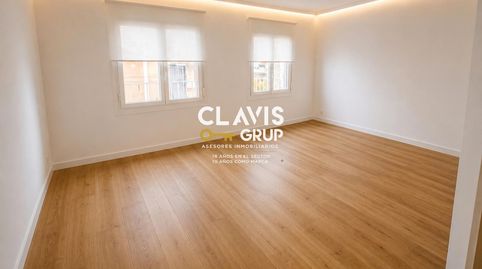 Foto 2 de Piso en venta en Les Roquetes, Barcelona Capital