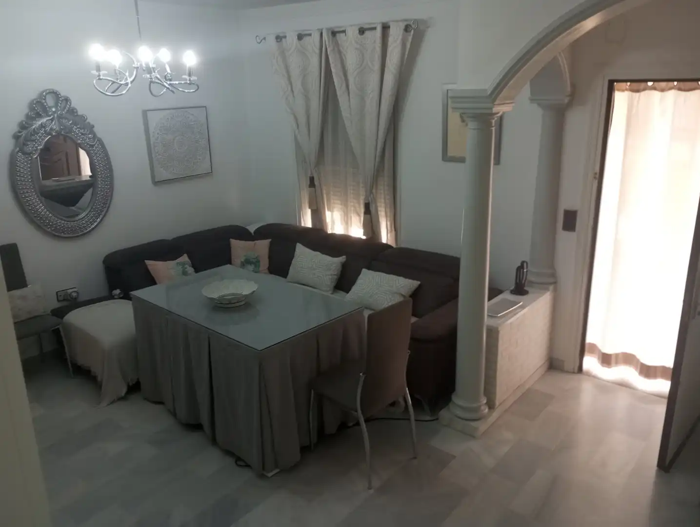 Esszimmer von Einfamilien-Reihenhaus zur Miete in La Algaba mit Klimaanlage, Terrasse und Abstellraum