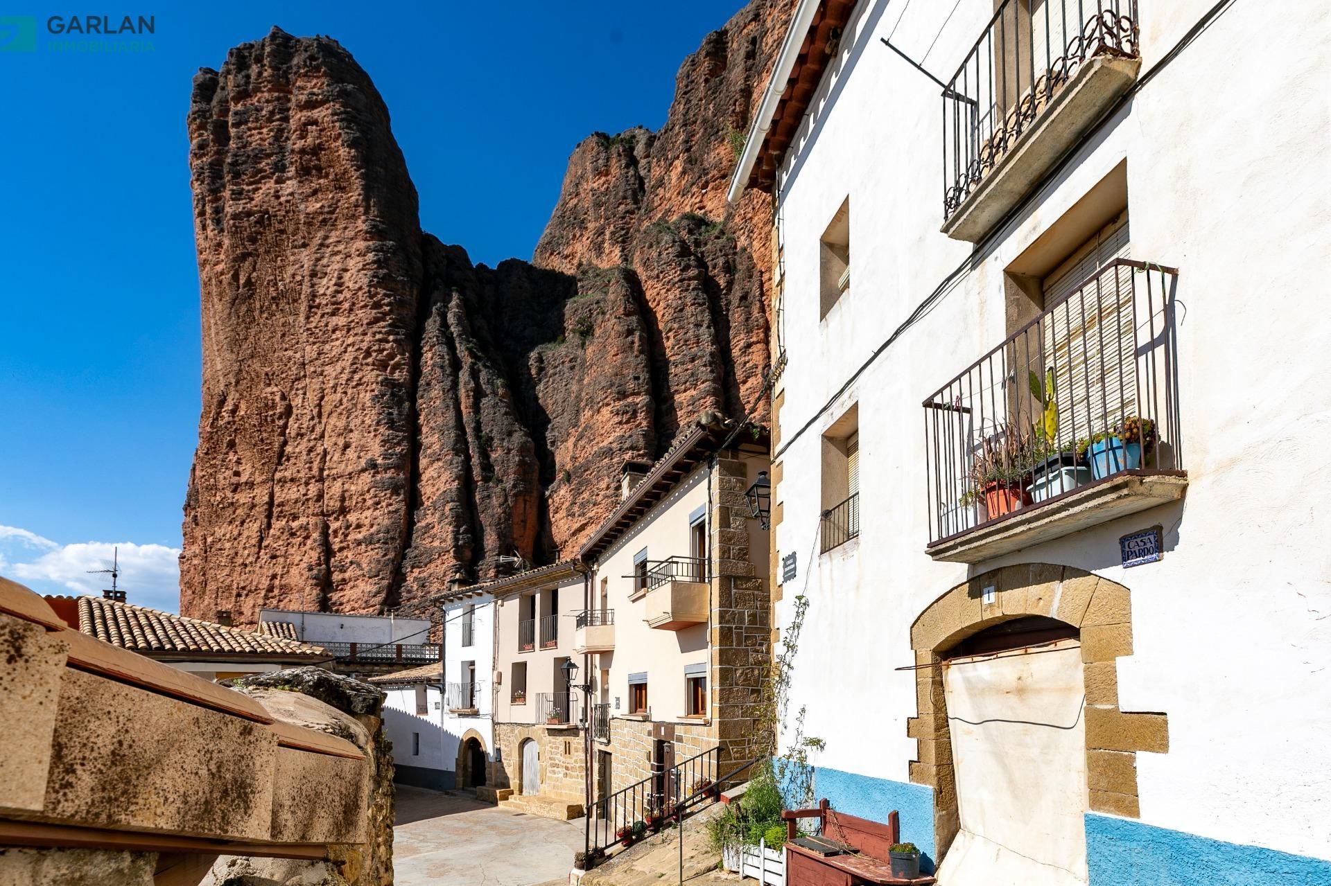 Vista exterior de Casa o xalet en venda en Las Peñas de Riglos amb Calefacció i Balcó