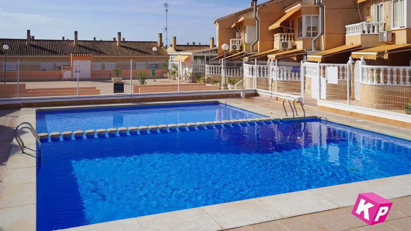 Bungalow con piscina en venta en Calle Logroño, imagen 2