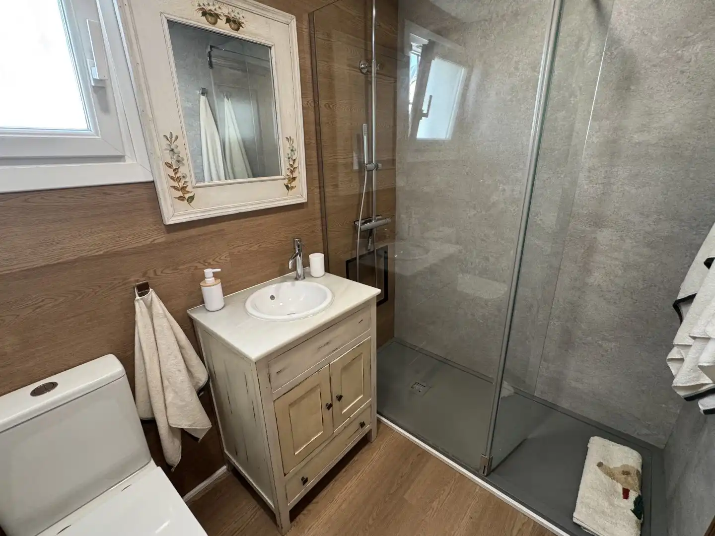 Baño de Casa adosada en venta en Bormujos con Aire acondicionado, Terraza y Trastero