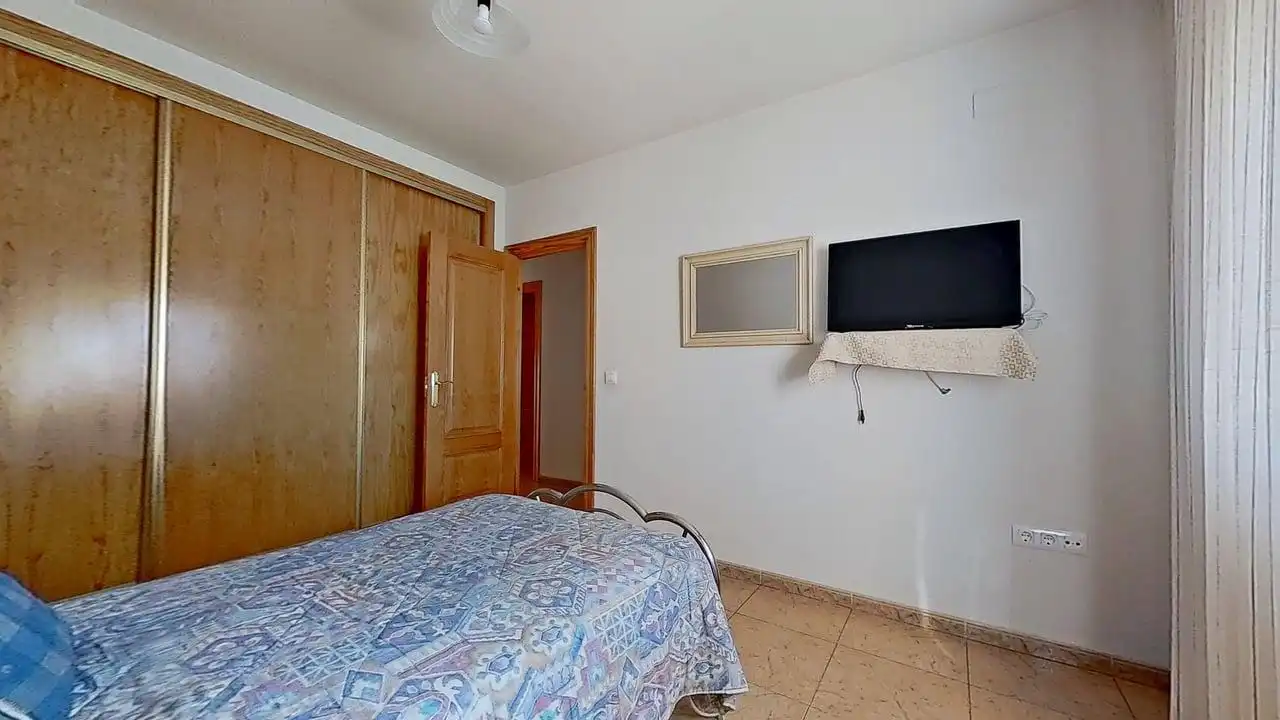 Dormitori de Casa adosada en venda en Santiuste de San Juan Bautista amb Calefacció, Jardí privat i Moblat