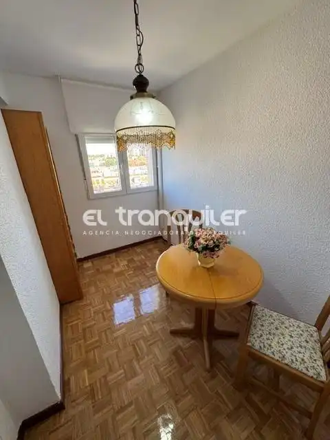 Dormitori de Pis de lloguer en Madrid amb Aire condicionat, Parquet i Moblat