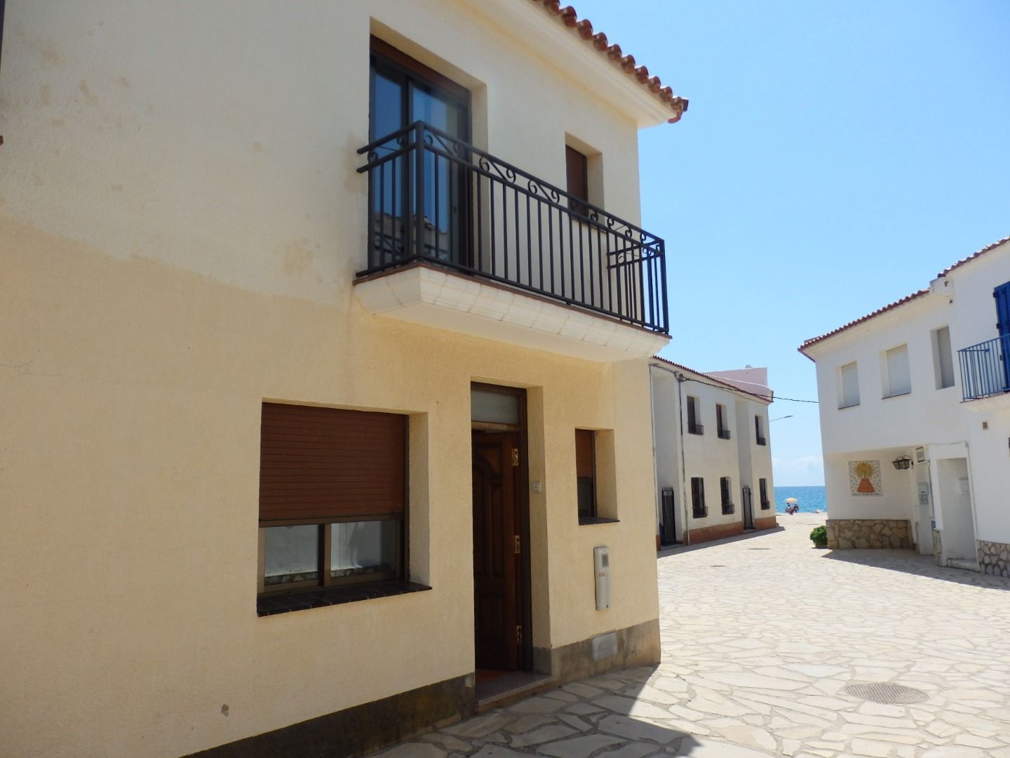 Exterior view of Single-family semi-detached for sale in Mont-roig del Camp  with Air Conditioner, Private garden and Terrace