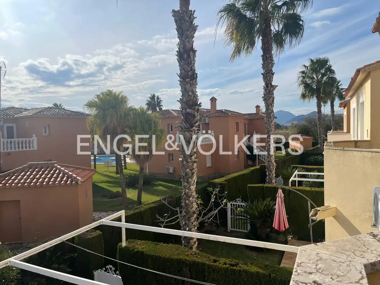 Vista exterior de Casa adosada de alquiler en Oliva con Aire acondicionado, Calefacción y Jardín privado