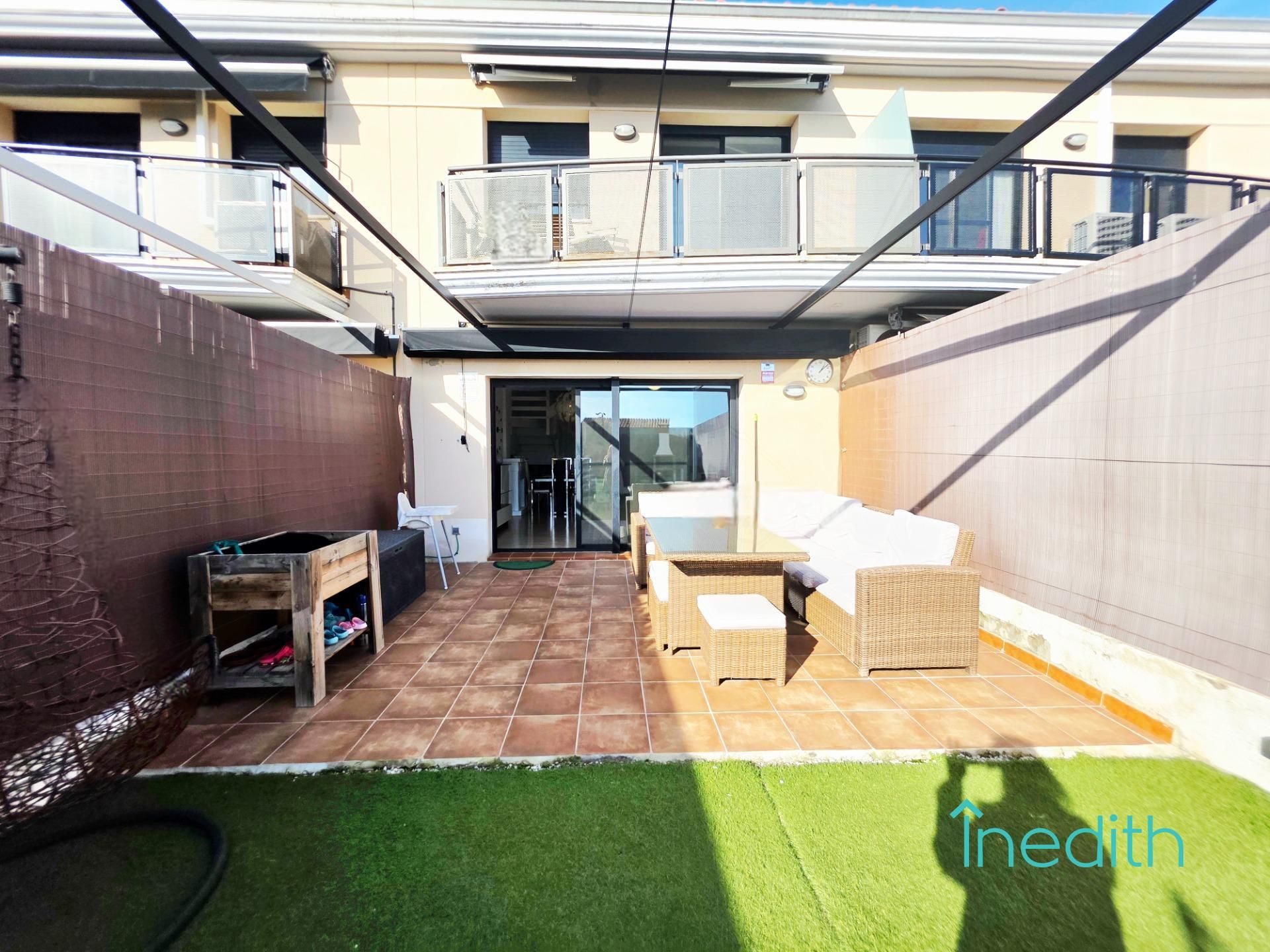 Terrace of Single-family semi-detached for sale in Vilanova i la Geltrú  with Heating, Private garden and Parquet flooring